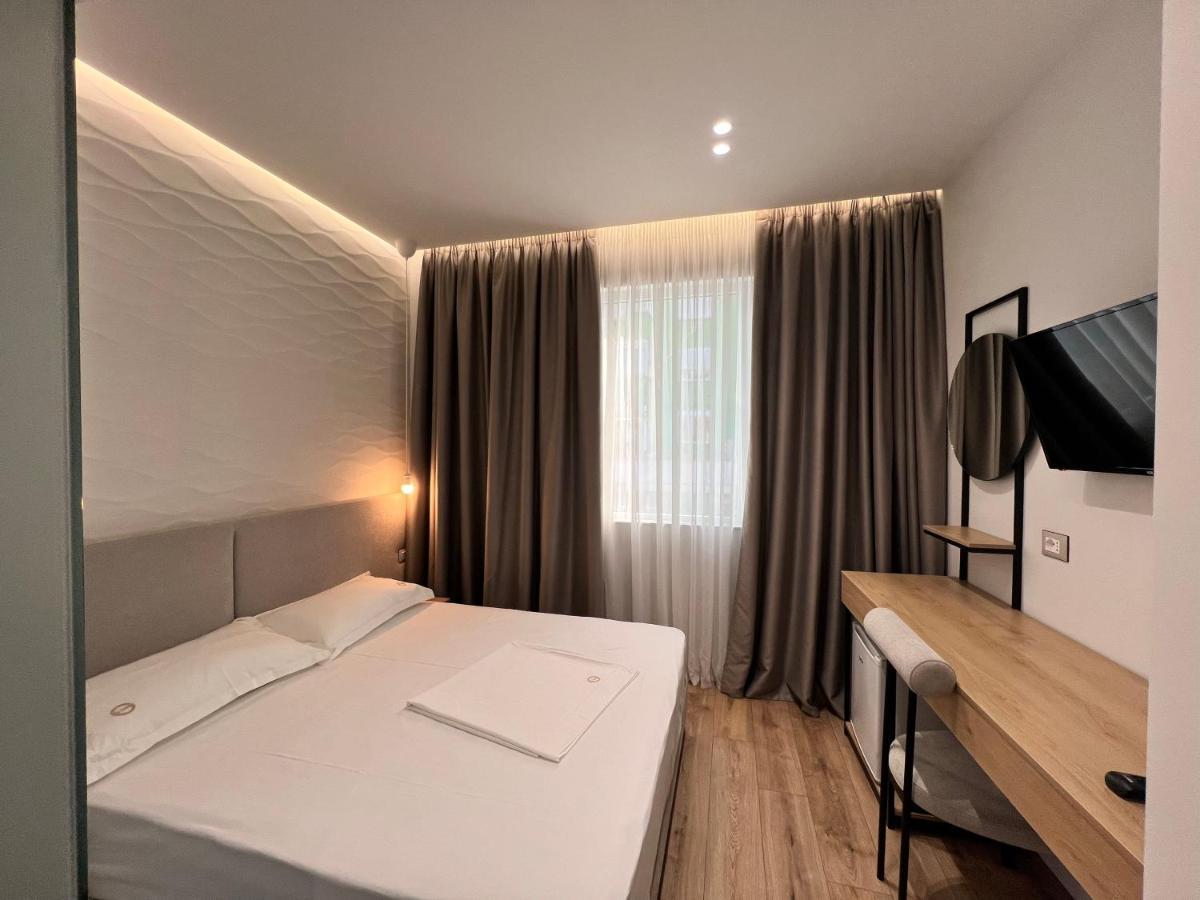 Enzo Rooms & Apartment Blloku Tirana Exterior photo