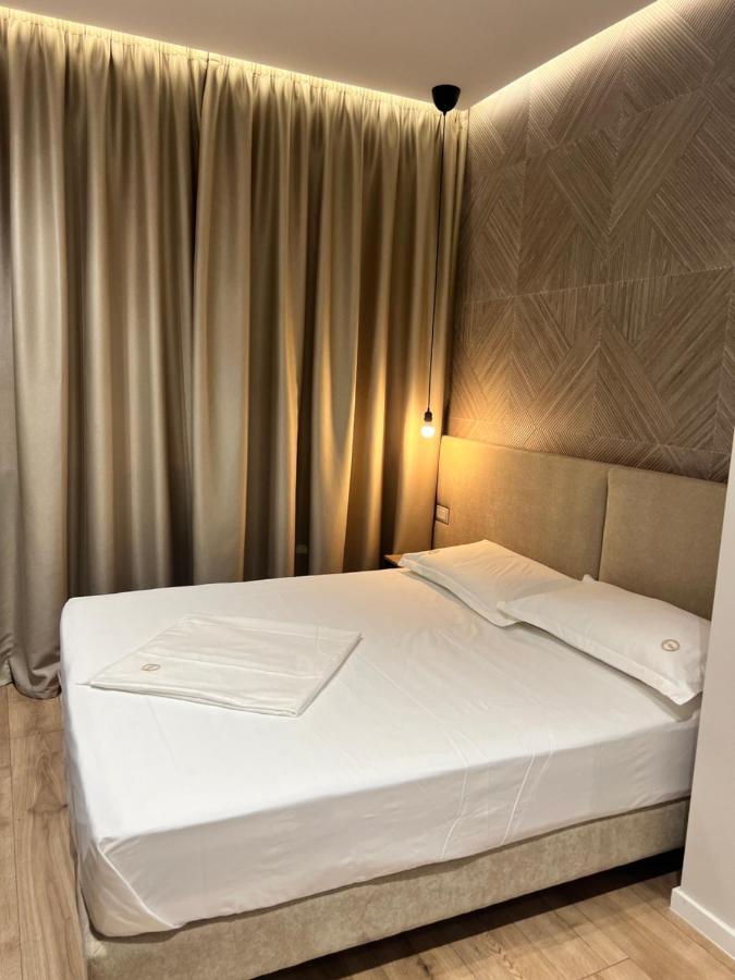 Enzo Rooms & Apartment Blloku Tirana Exterior photo