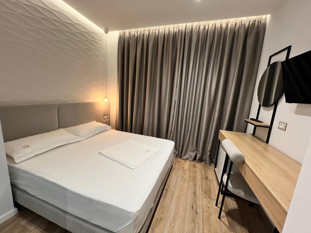 Enzo Rooms & Apartment Blloku Tirana Exterior photo